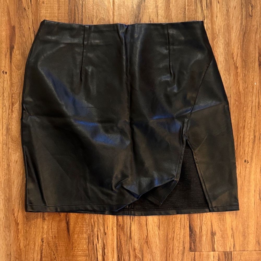 Lulu's Black Faux Leather Pencil Skirt